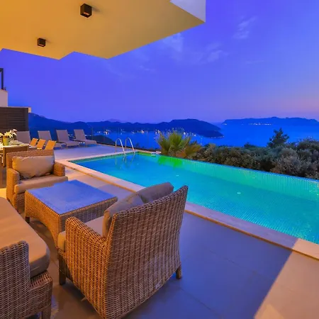 Infinity Sky - Private Pool - Panoramic Sea View Apartament Kaş