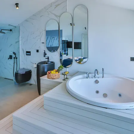 Apartament Infinity Sky - Private Pool - Panoramic Sea View *